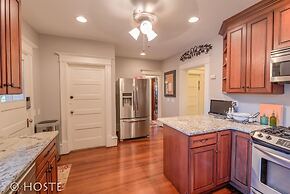 4brvictorian Mansionjust North of Downtown