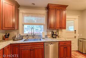 4brvictorian Mansionjust North of Downtown