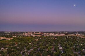 1BR Modern & Chic Bring Your Bikes and Dog!