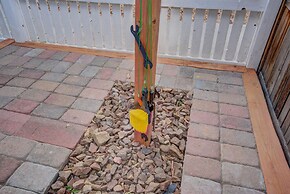 1BR Modern & Chic Bring Your Bikes and Dog!