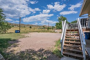 2BR Aptmt Parks Private Deck, Mountain Views!