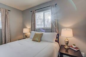 2BR Aptmt Parks Private Deck, Mountain Views!