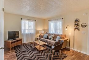 2BR Aptmt Parks Private Deck, Mountain Views!