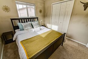 2BR Hikers Dream Red Rocks Dog-friendly!