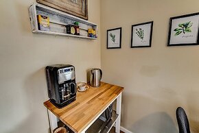2BR Hikers Dream Red Rocks Dog-friendly!