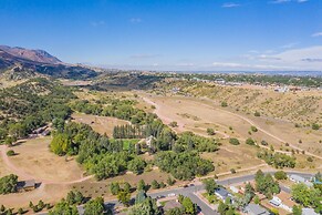 5BR Garden of the Gods is Across the Street!