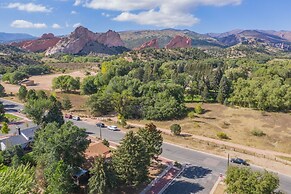 5BR Garden of the Gods is Across the Street!