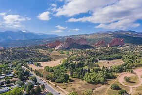 5BR Garden of the Gods is Across the Street!