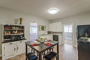 3BR Of Downtown King Bed, Dining, Has It All!