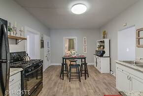 3BR Of Downtown King Bed, Dining, Has It All!