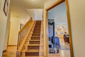 4 BR Country Home in Suburbs W/trails & Parks