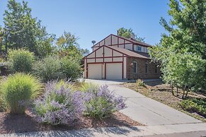 4 BR Country Home in Suburbs W/trails & Parks