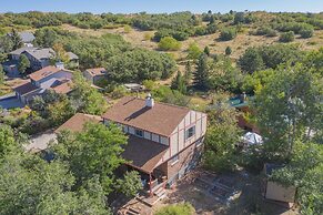 4 BR Country Home in Suburbs W/trails & Parks