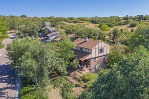 4 BR Country Home in Suburbs W/trails & Parks