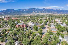 Downtown Practical & Pet-friendly Easy & Sensible