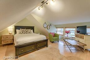 Chic Boutique Wine + Mtns Walk Everywhere