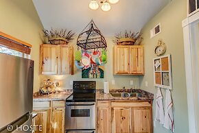 Chic Boutique Wine + Mtns Walk Everywhere