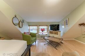 Chic Boutique Wine + Mtns Walk Everywhere