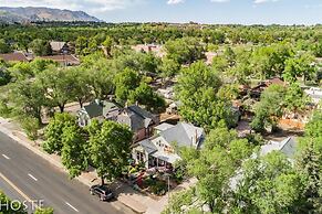 Chic Boutique Wine + Mtns Walk Everywhere