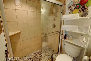 Chic Boutique Wine + Mtns Walk Everywhere