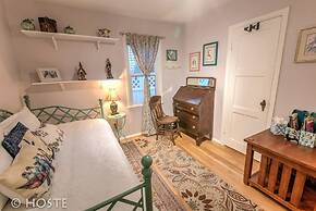 2Br Relax Lovely Home With Fairytale Garden