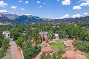 4BR Mtn Viewsgarden of the Godshot Tub, Firepit