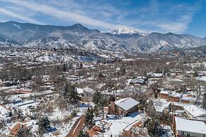 4BR Mtn Viewsgarden of the Godshot Tub, Firepit