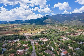 4BR Mtn Viewsgarden of the Godshot Tub, Firepit