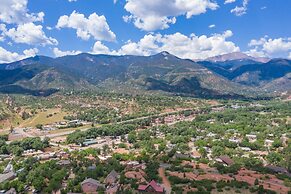 4BR Mtn Viewsgarden of the Godshot Tub, Firepit