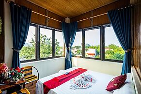 Hang Mua Central Homestay