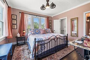 The Kenwood Gables Boutique Bed & Breakfast