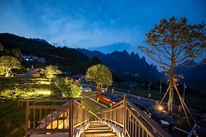 Zhangjiajie xinwu holiday house