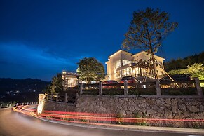 Zhangjiajie xinwu holiday house
