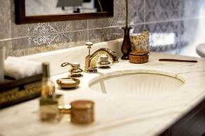 Heritage Line Ylang Cruise – Ha Long Bay & Lan Ha Bay