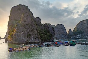 Heritage Line Ylang Cruise – Ha Long Bay & Lan Ha Bay