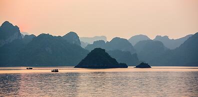 Heritage Line Ylang Cruise – Ha Long Bay & Lan Ha Bay