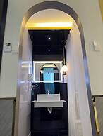 M&H Hotel