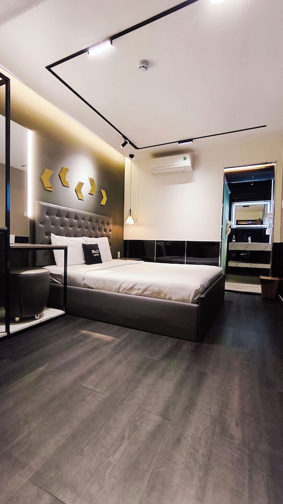 M&H Hotel