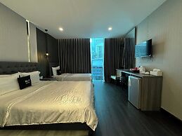 M&H Hotel