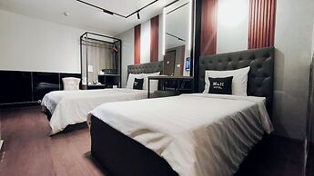 M&H Hotel