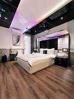 M&H Hotel