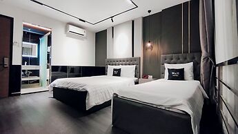 M&H Hotel