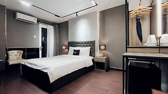 M&H Hotel