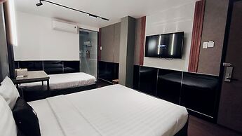 M&H Hotel