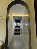M&H Hotel