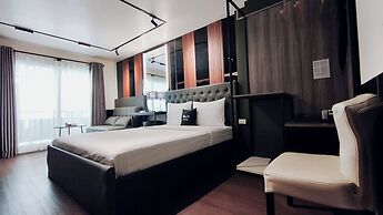 M&H Hotel