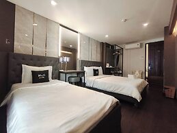 M&H Hotel