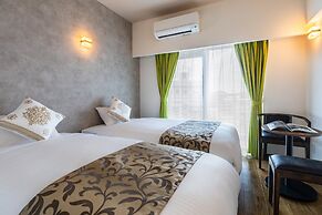 Mr.KINJO in front of Manza Beach