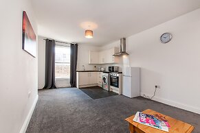 2 Bed Flat in Pedestrianized High Street