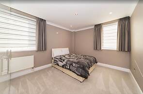 Newly Refurbished Flat Hyde Park London